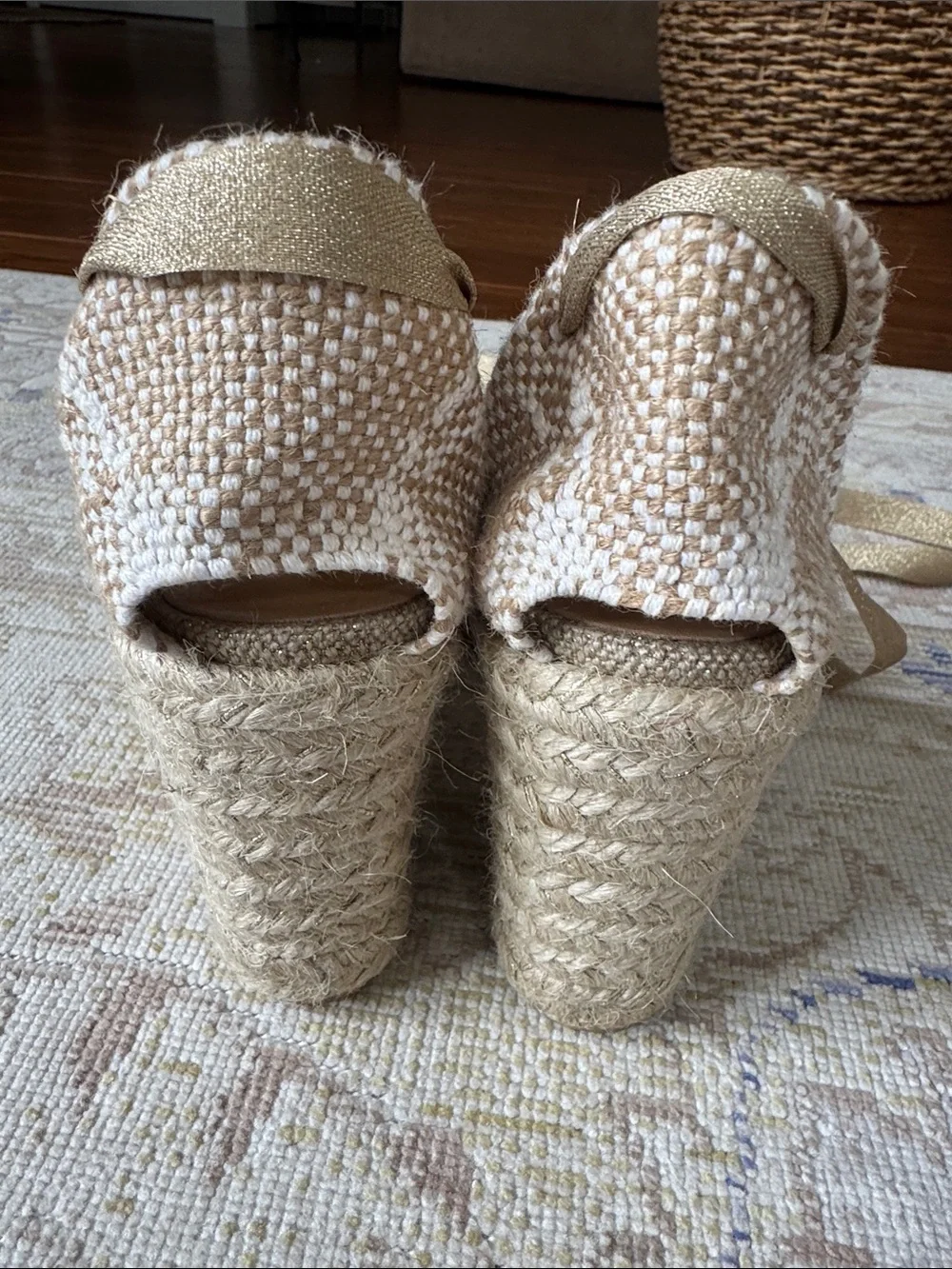 Tuckernuck carina wedges
